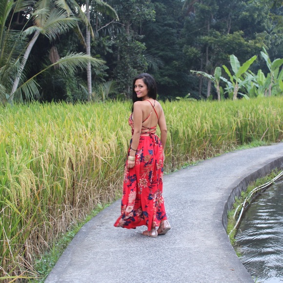 Meet your Posher, Fernanda - Picture 1 of 1